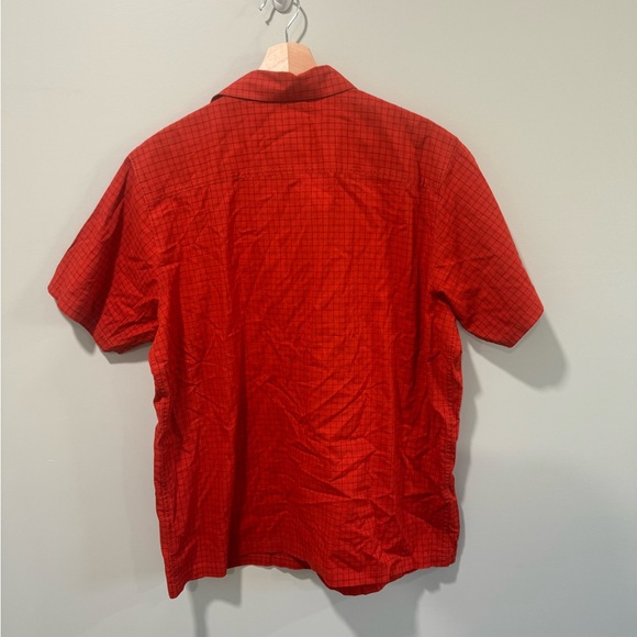 Mountain Hardwear button down short sleeve - Picture 2 of 4